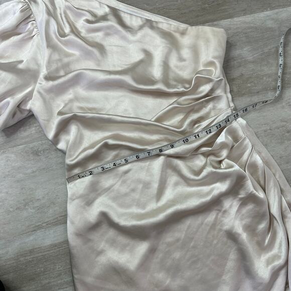 Elliatt Cinda Dress in Pearl - Picture 4 of 10